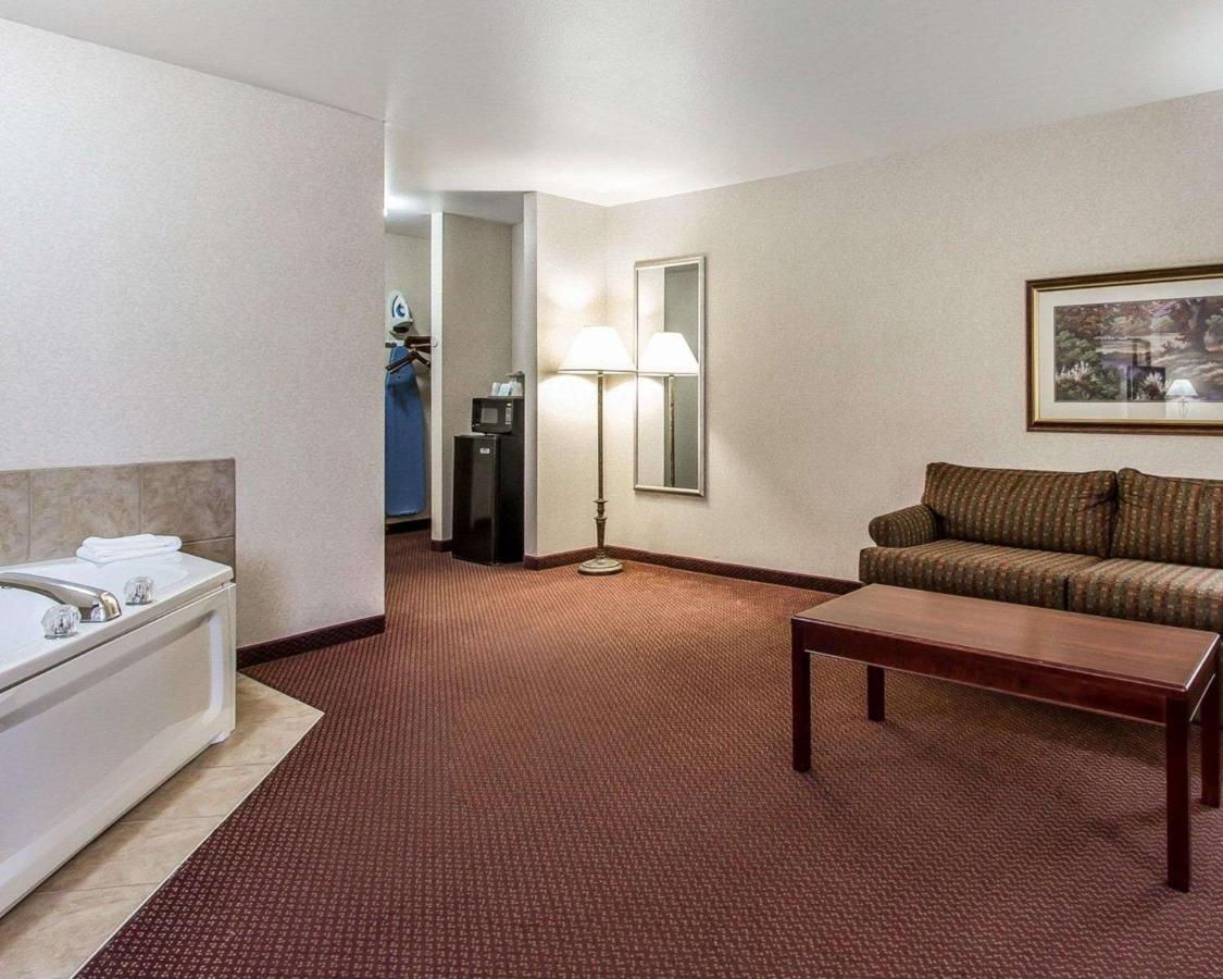 Quality Inn & Suites Fort Madison Near Hwy 61 Екстериор снимка