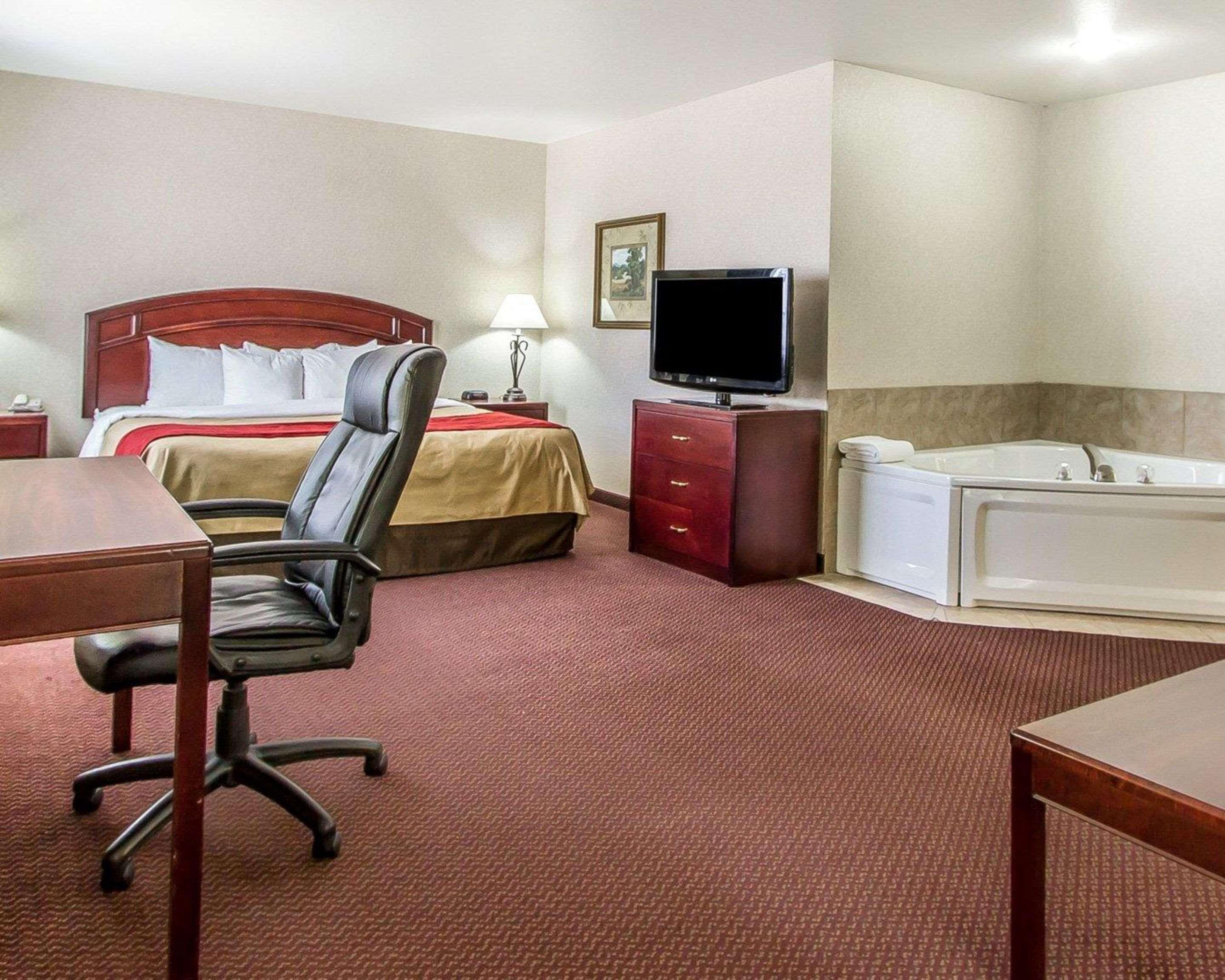 Quality Inn & Suites Fort Madison Near Hwy 61 Екстериор снимка