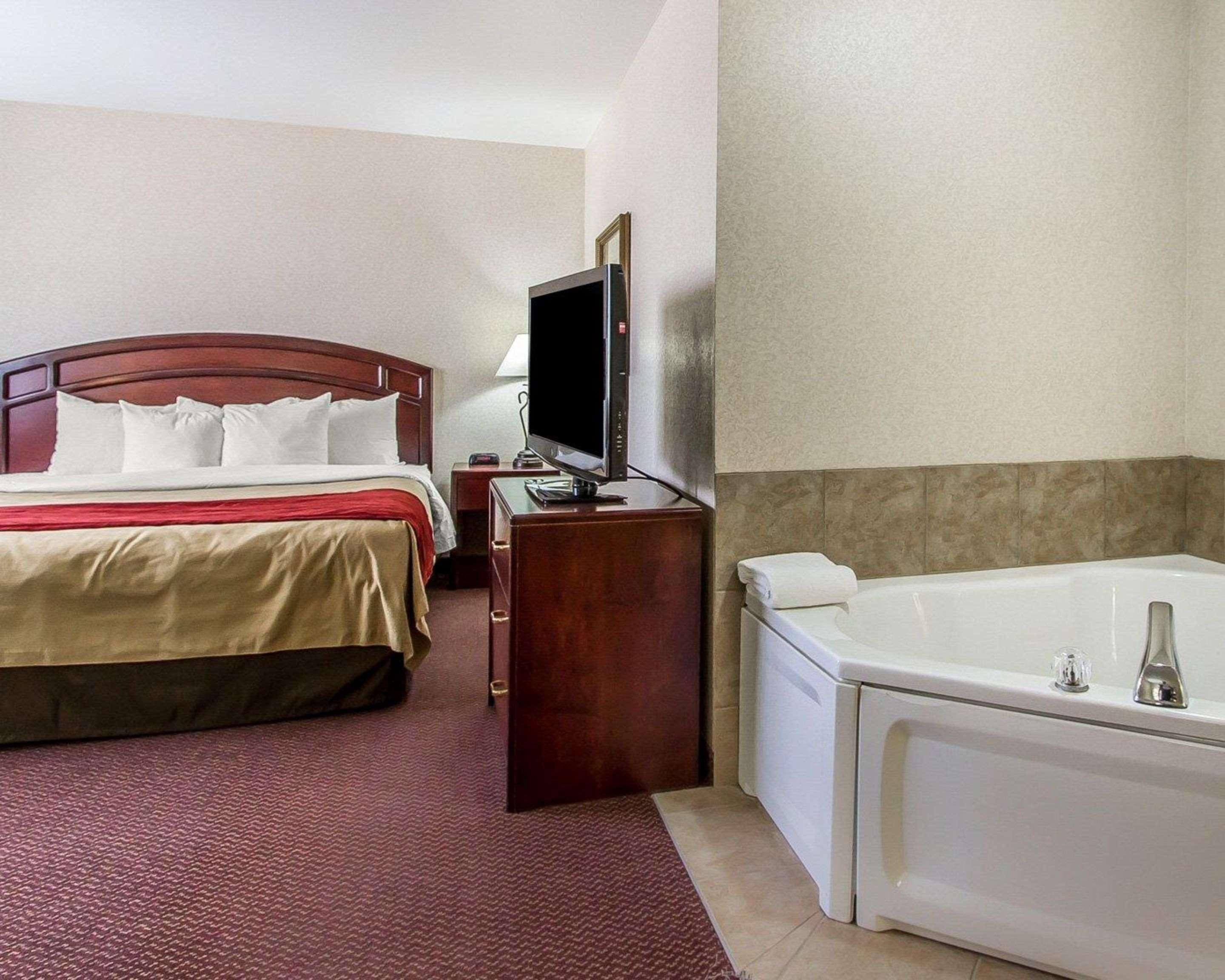 Quality Inn & Suites Fort Madison Near Hwy 61 Екстериор снимка