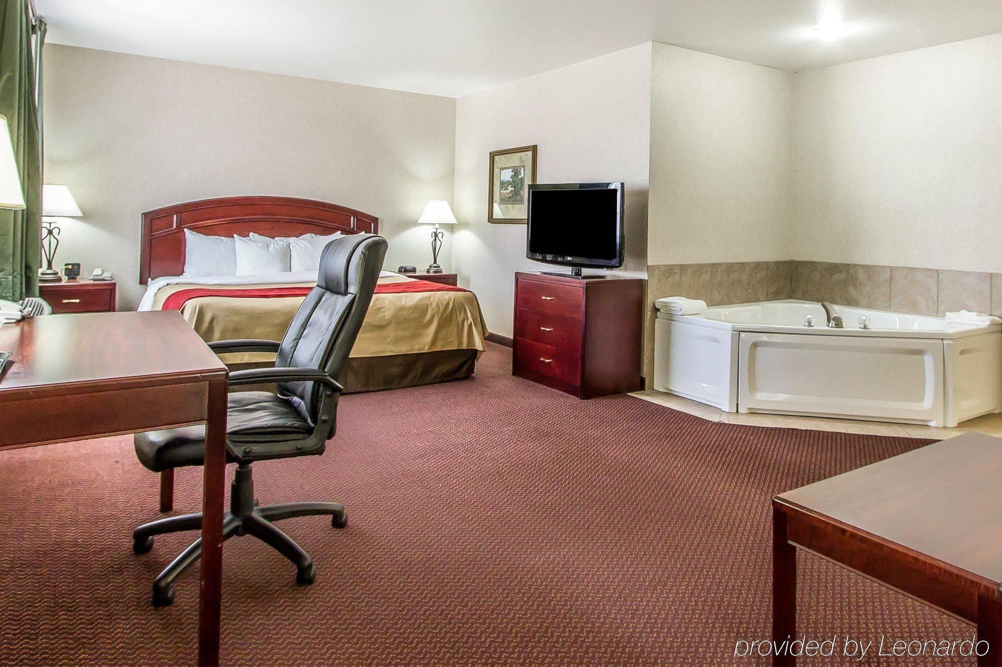 Quality Inn & Suites Fort Madison Near Hwy 61 Екстериор снимка